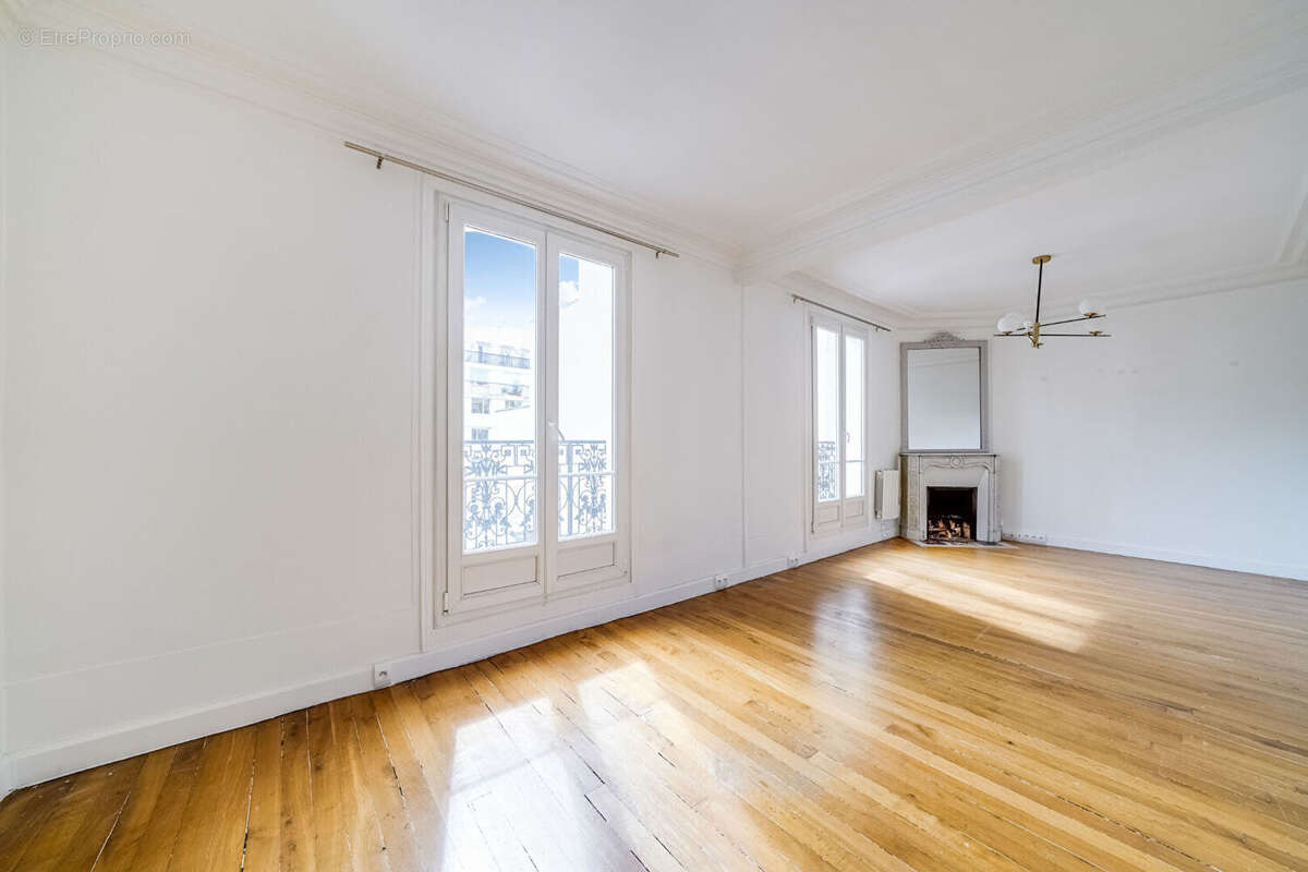 3 pièces en duplex avec balcon - Rue de la Pompe - Calme et lumineux - photo 3