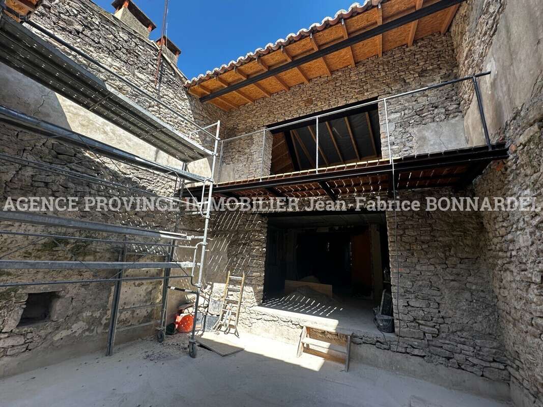 Maison 170 m² à Rousset-Les-Vignes  - photo 16