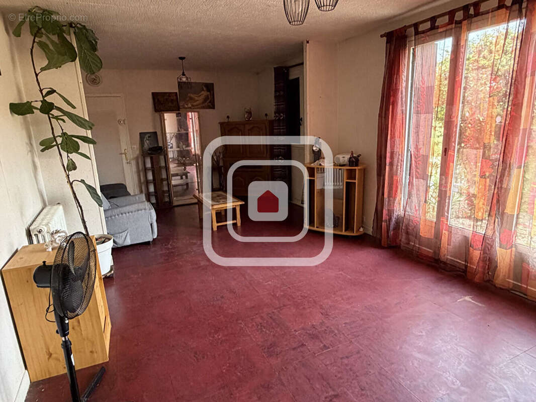 Pavillon de plain-pied - 3 chambres et 1 000 m² de terrain - photo 7