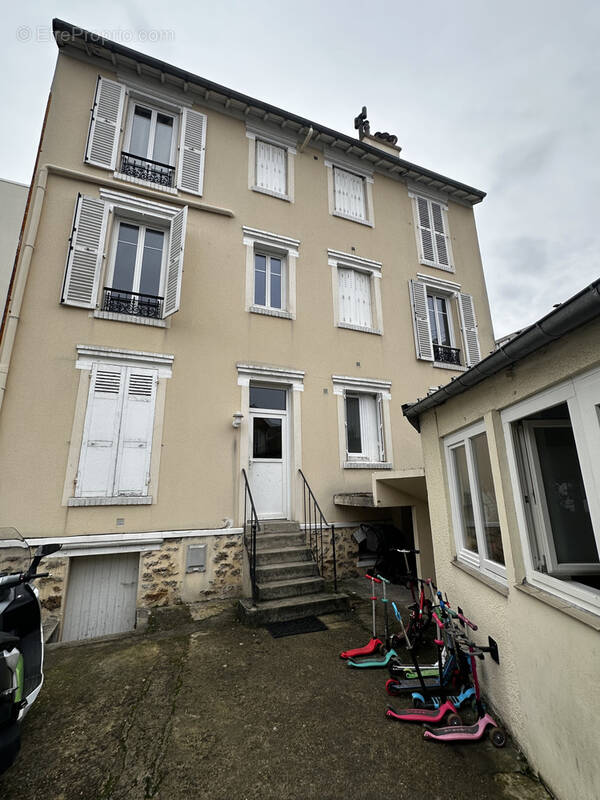 Appartement à COURBEVOIE