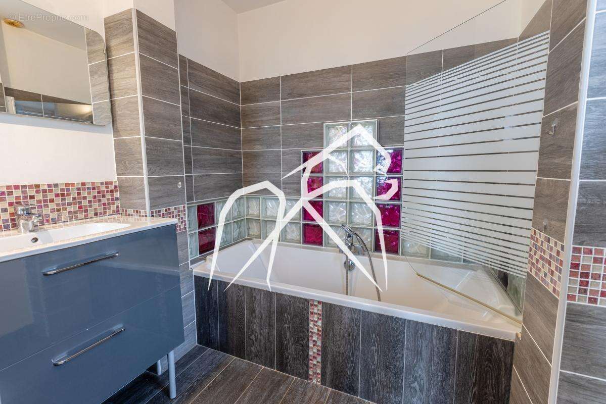 Maison à COURNONSEC