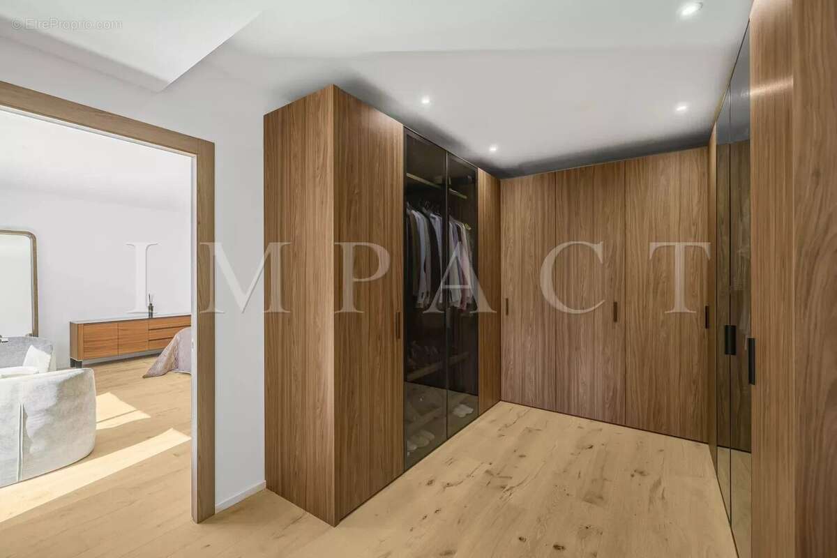 Maison à CHATEAUNEUF-GRASSE