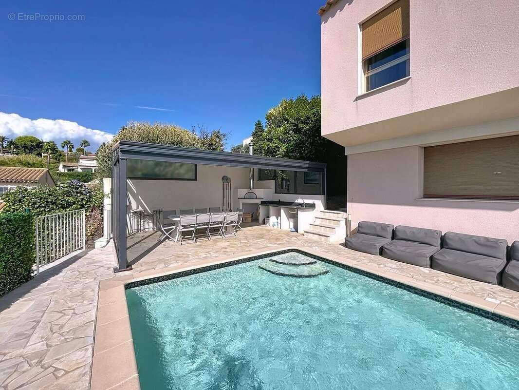 Maison à SAINT-LAURENT-DU-VAR