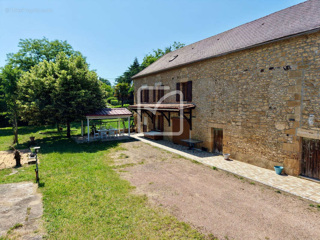 Maison à CARSAC-AILLAC