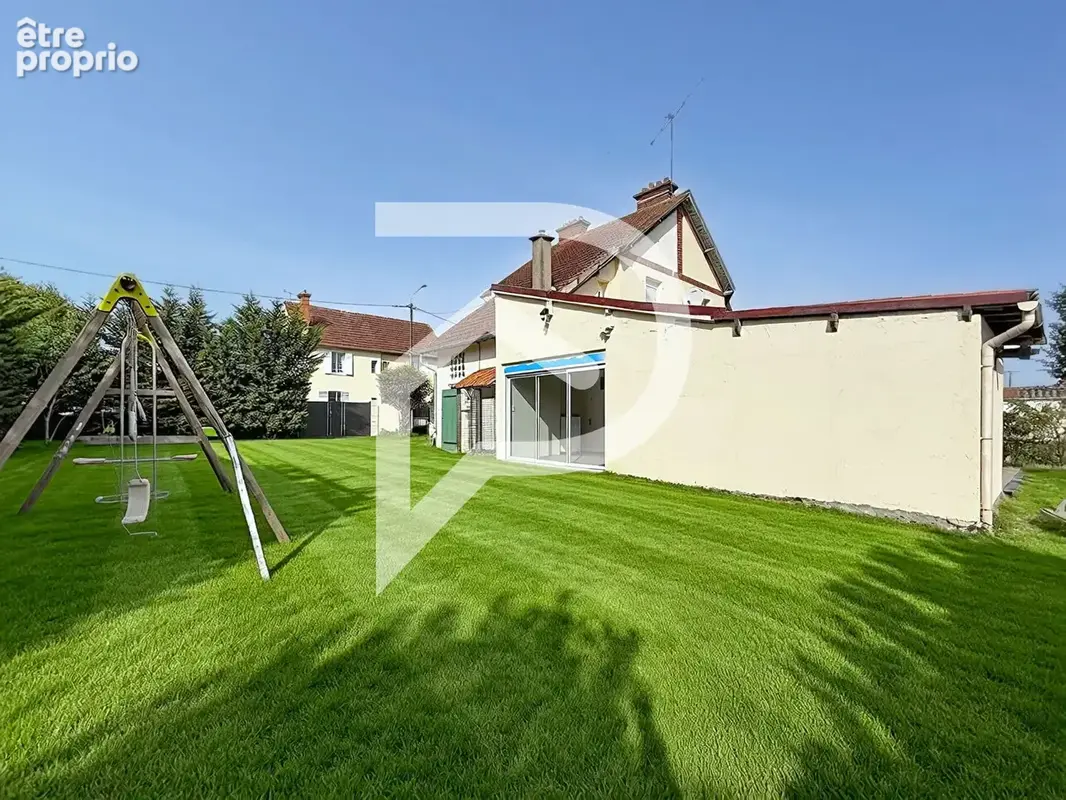 Maison familiale avec jardin à proximité de la gare - photo 2