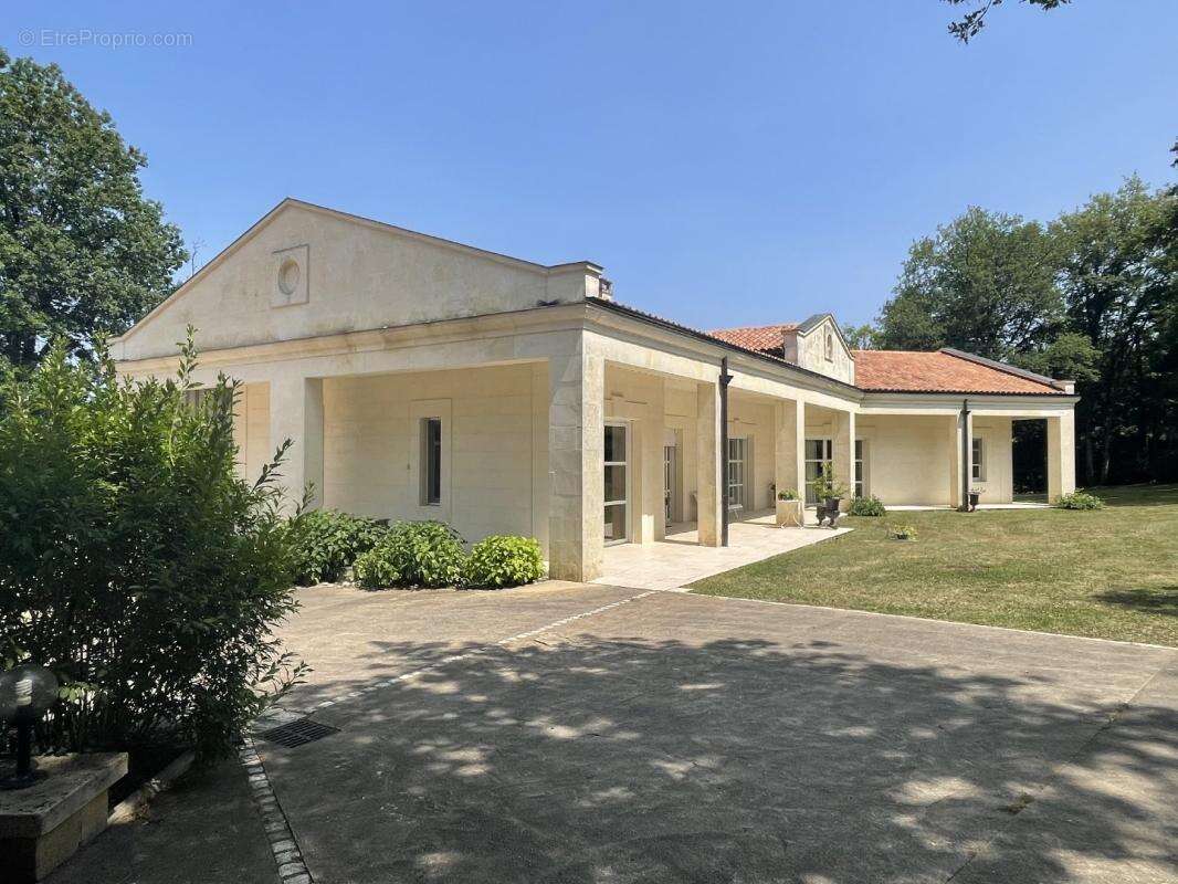 Maison à TERRASSON-LAVILLEDIEU