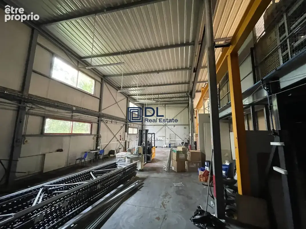 Commerce 1 850 m² à vendre à Voisins-Le-Bretonneux (78960) - photo 6