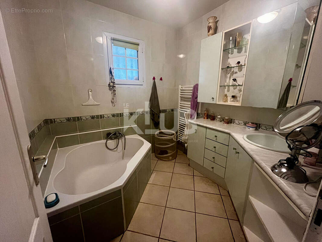 Maison à LA VALETTE-DU-VAR