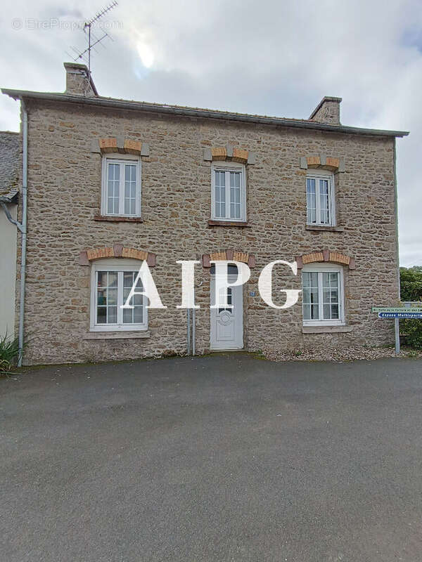 Maison à PLOUNEVEZ-QUINTIN