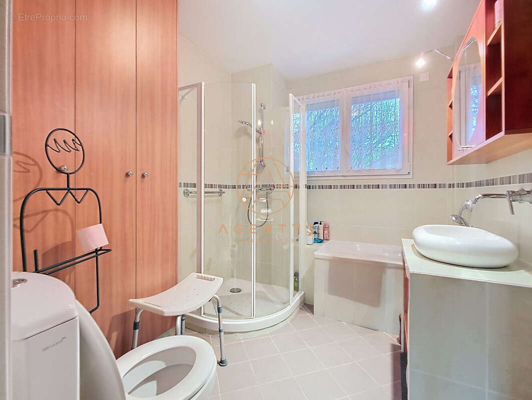 Appartement à SAINT-MAUR-DES-FOSSES