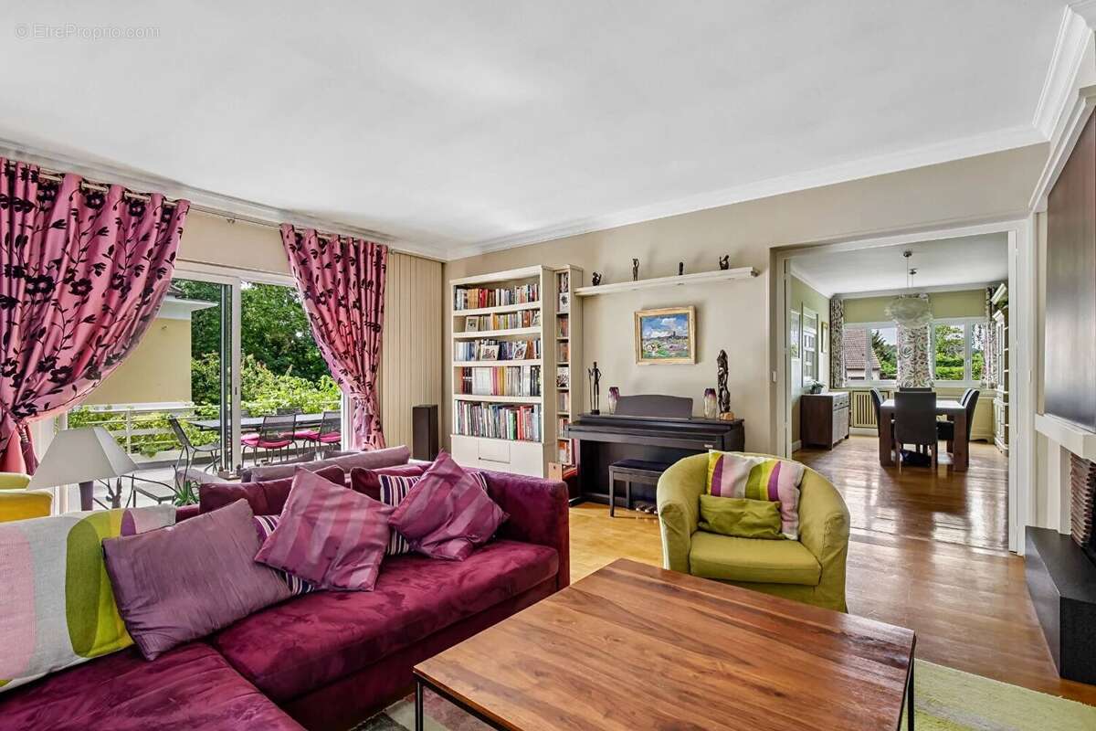 Le vesinet 15 mn rer et centre ville - maison familiale  5 chambres  - lumineuse - terrain 404 m² - photo 3