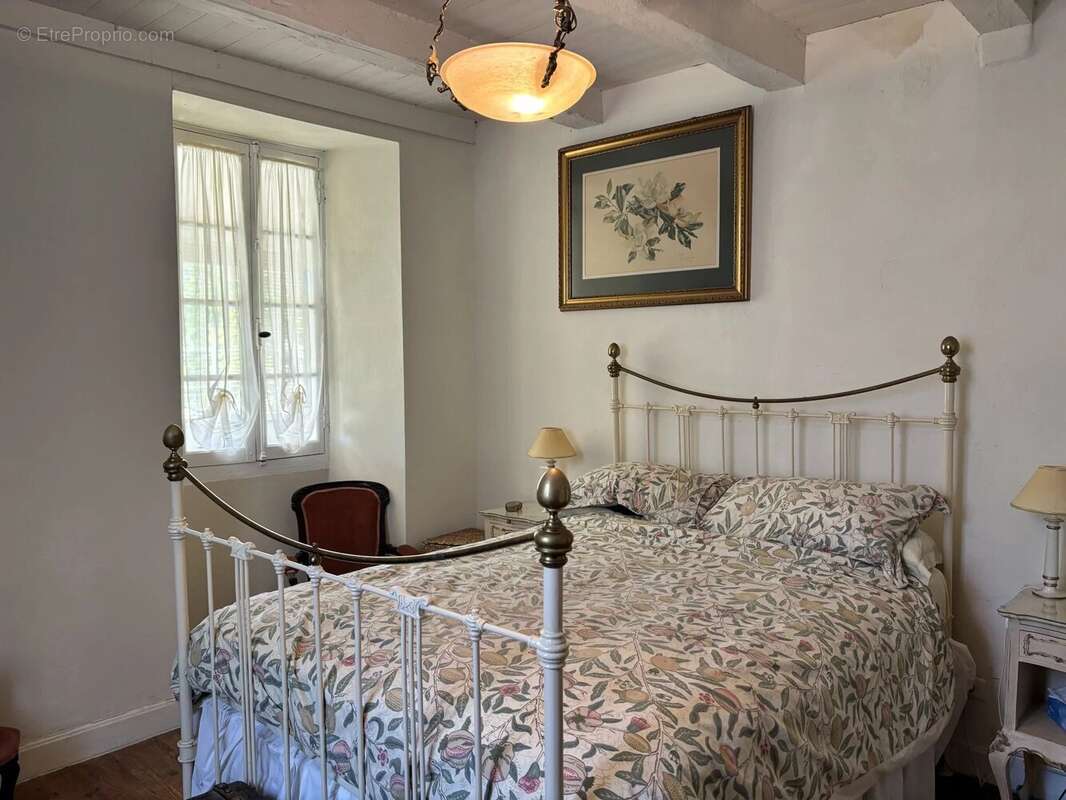 Maison à MONTAIGU-DE-QUERCY