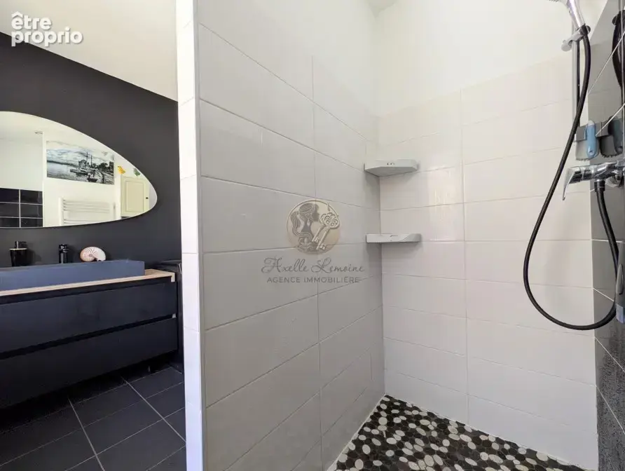 Appartement rénové avec terrasse, grande cour privative et stationnement à Sainte-Foy-lès-Lyon - photo 10