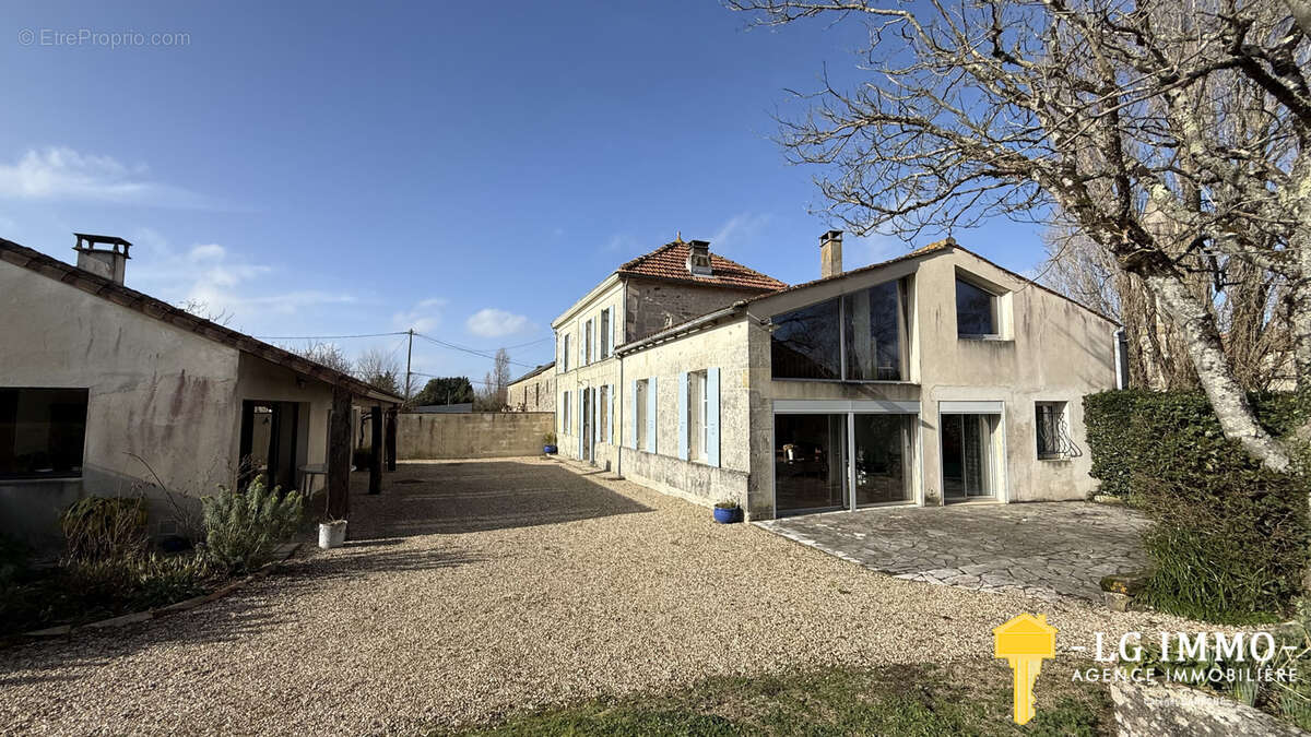 Maison à BRIE-SOUS-MORTAGNE