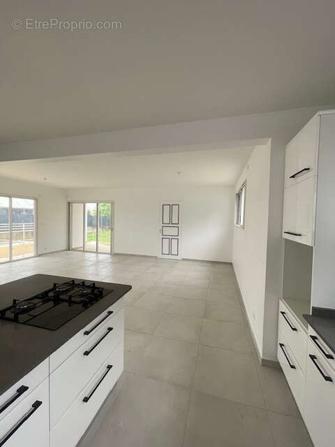 Maison à LES ABYMES