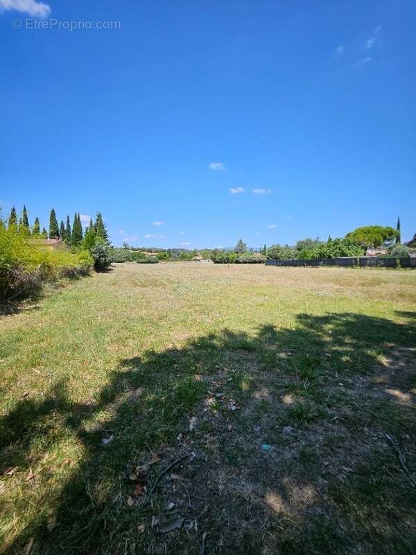 Terrain 300 m² à Pertuis  - photo 2