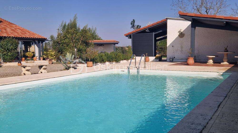 Maison plain pied - 4 chambres - veranda - grand garage - parc arbore - photo 8