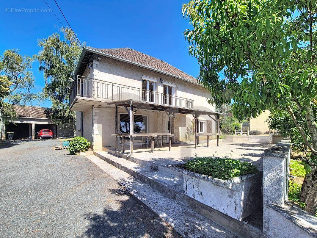 Maison à TERRASSON-LAVILLEDIEU