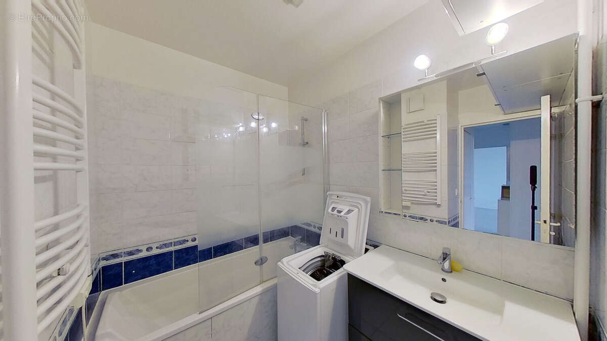 Appartement à COURBEVOIE