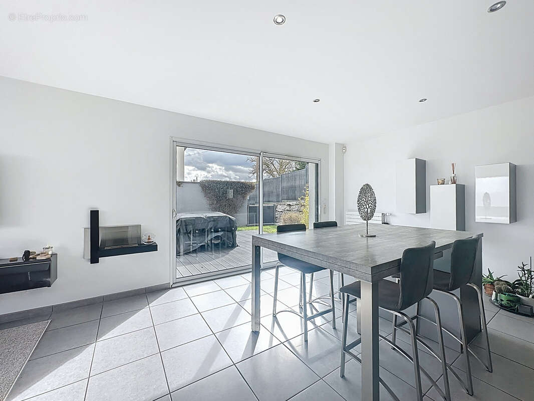 Maison à POLLIONNAY