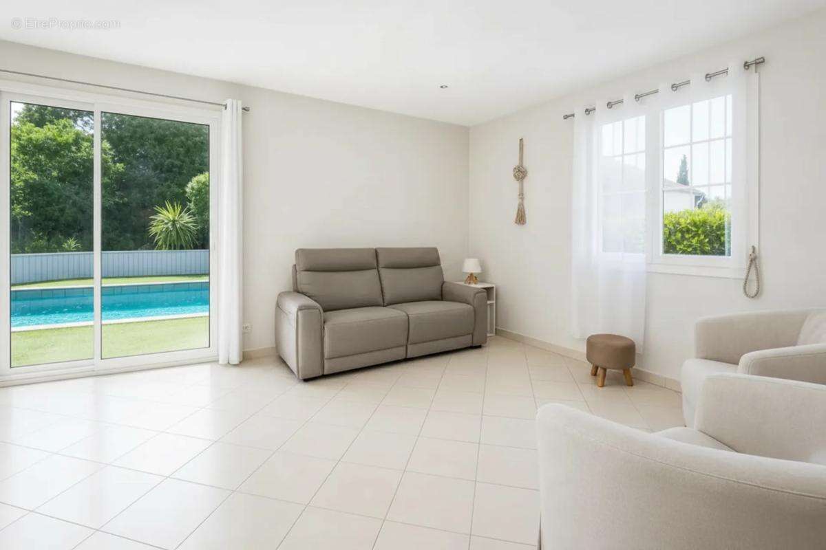 Maison plain-pied 5 pièces 114m² avec piscine - photo 6