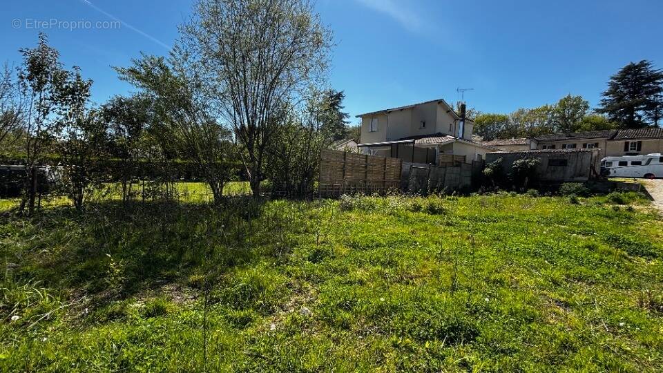 Terrain à LIGNAN-DE-BORDEAUX