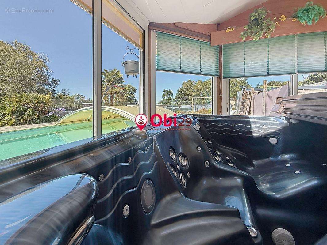 Grande maison avec Piscine, Sauna, Jacuzzi et Tennis - photo 3