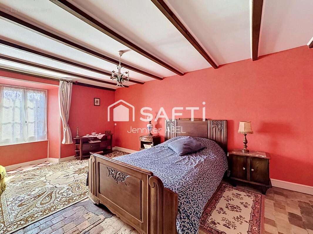 Maison 225 m² à Saint-Loup-Lamaire  - photo 8