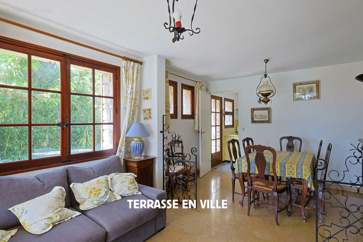 Maison à CARQUEIRANNE