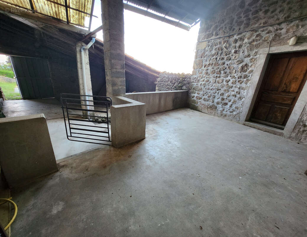Maison à AILHON
