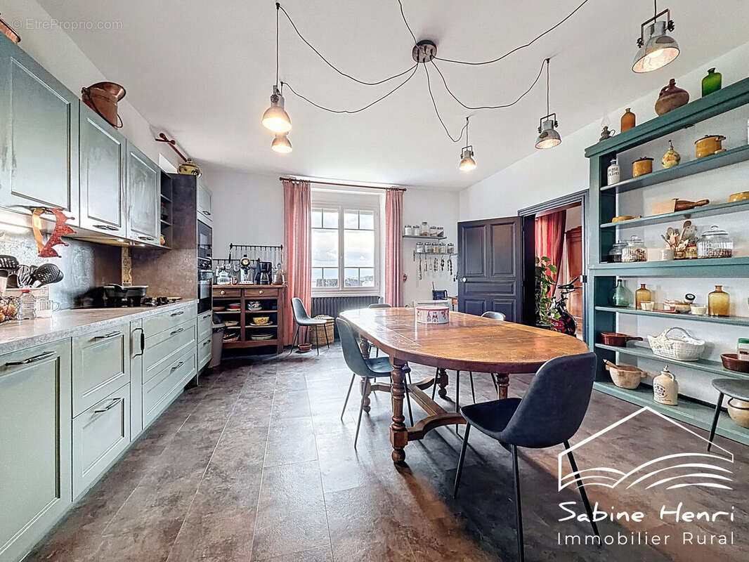 Maison à MIRANDOL-BOURGNOUNAC