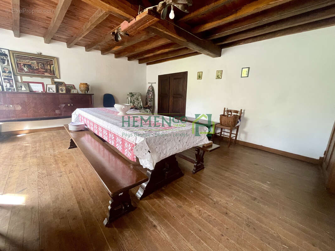 Authenticité, charme et potentiel sur un vaste domaine de plus de 6 hectares - photo 4