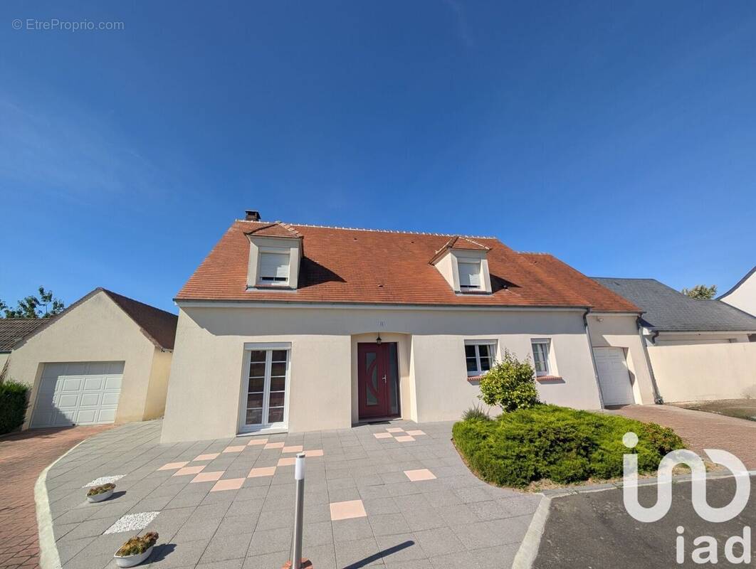 Photo 1 - Maison à SAINT-JEAN-DE-BRAYE