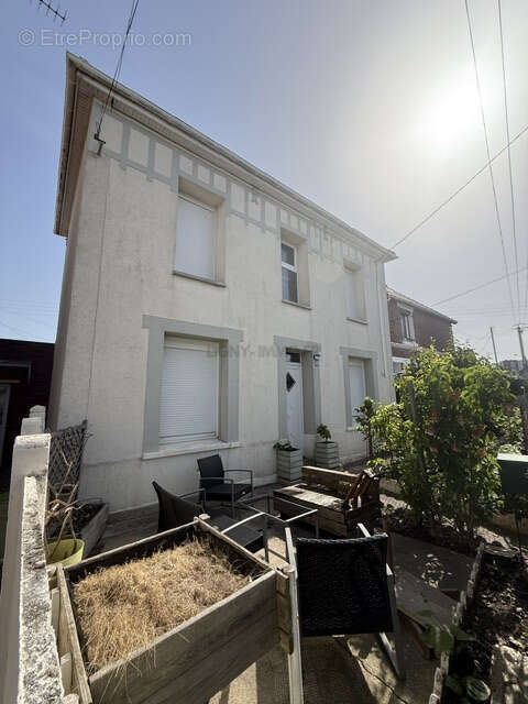 Maison à GREGES