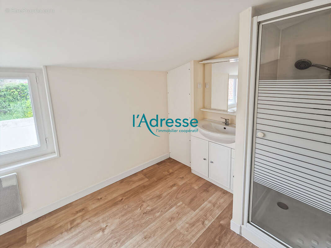 Maison à MONTREVAULT