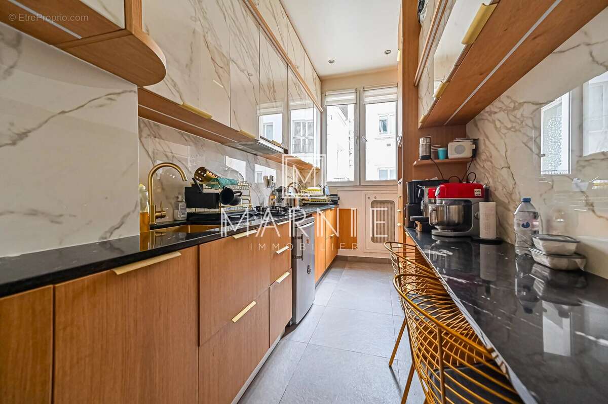 Appartement à PARIS-17E