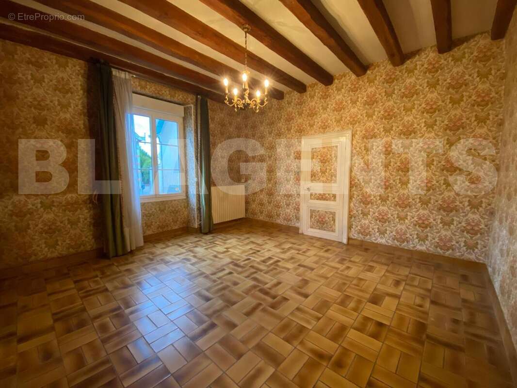 WhatsApp Image 2025-11-26 à 10 - Maison à YVRE-LE-POLIN