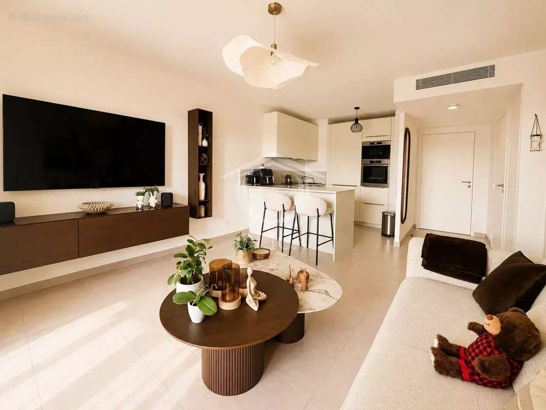 ANTIBES – Rare à la vente ! Superbe 2 pièces récent avec terrasse, garage et dépendances - photo 5
