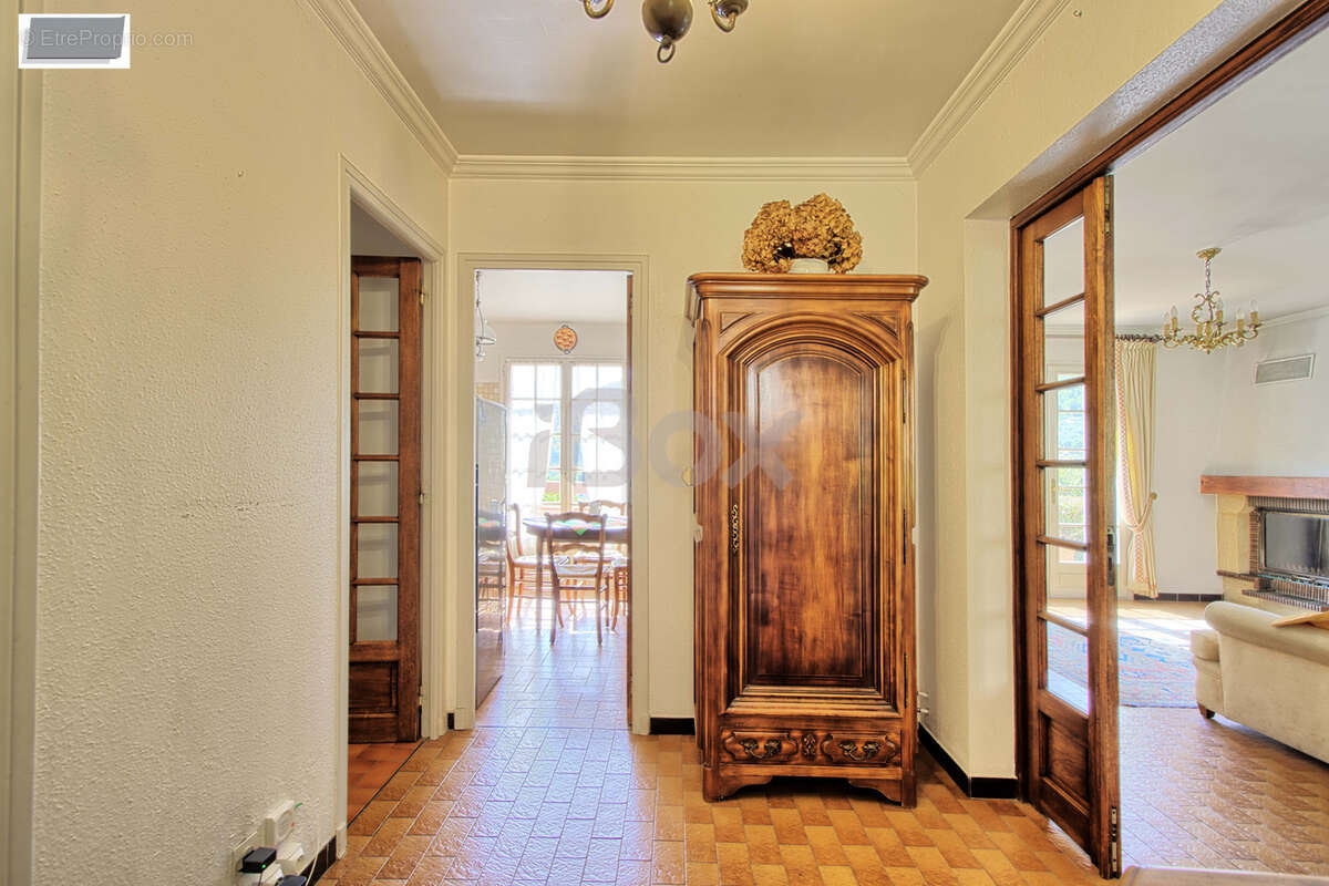 Le Revest les Eaux, grande maison de 160m2 sur 2211m2 de terrain - photo 7