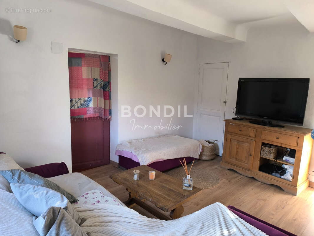 Maison à LA BASTIDE-DES-JOURDANS