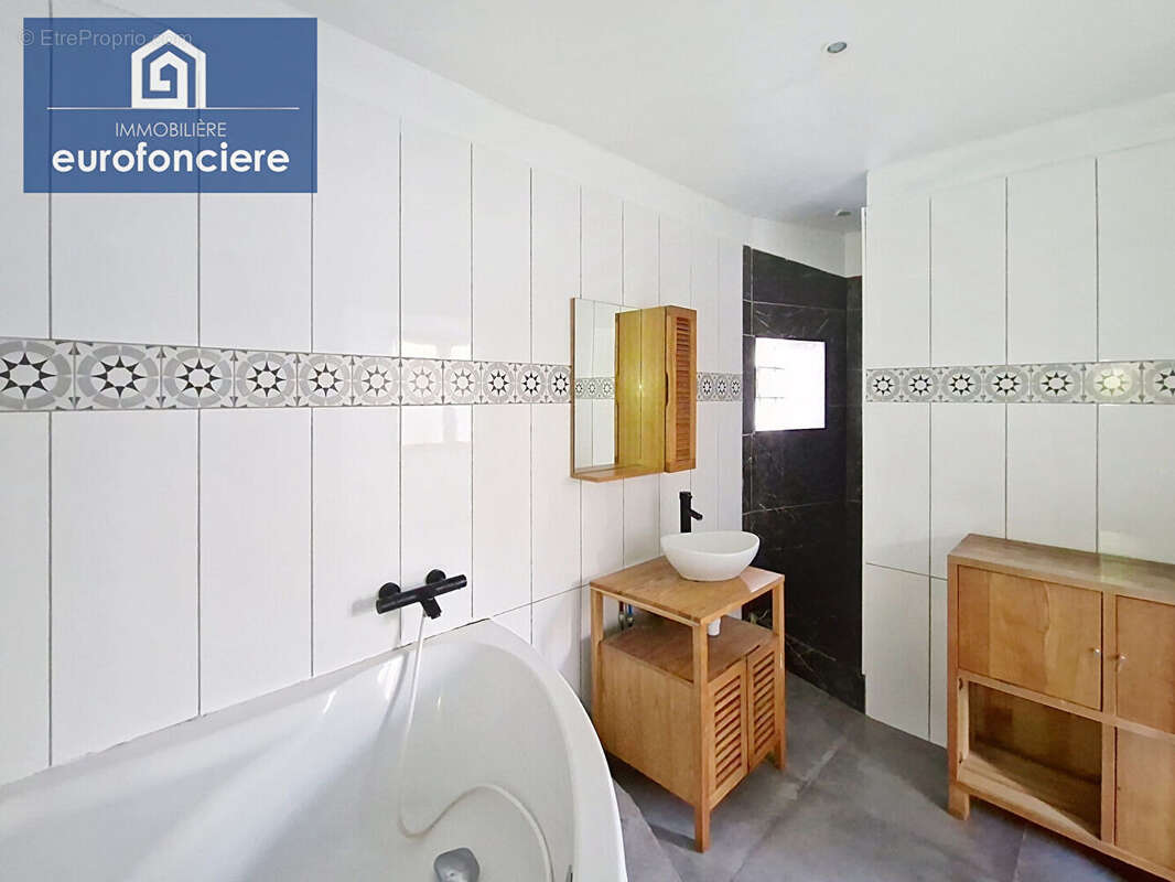 Maison à LA CHAPELLE-SAINT-LUC