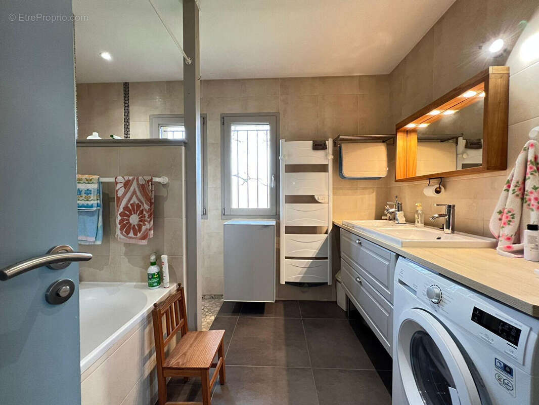 Maison à CHAVANNES-SUR-SURAN