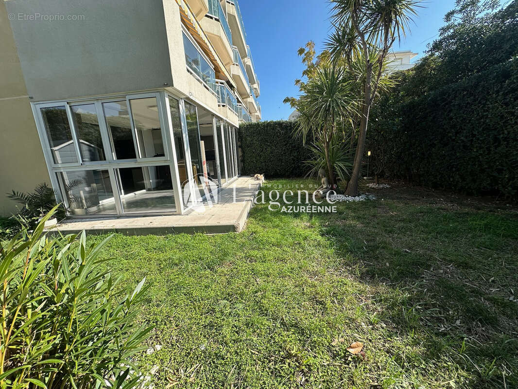 Appartement à SAINT-LAURENT-DU-VAR