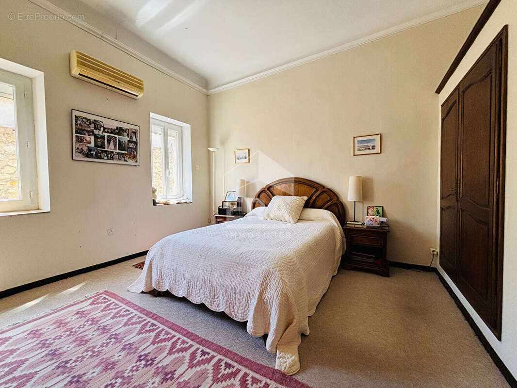 Maison 214m² à saint-mitre-les-remparts - photo 11
