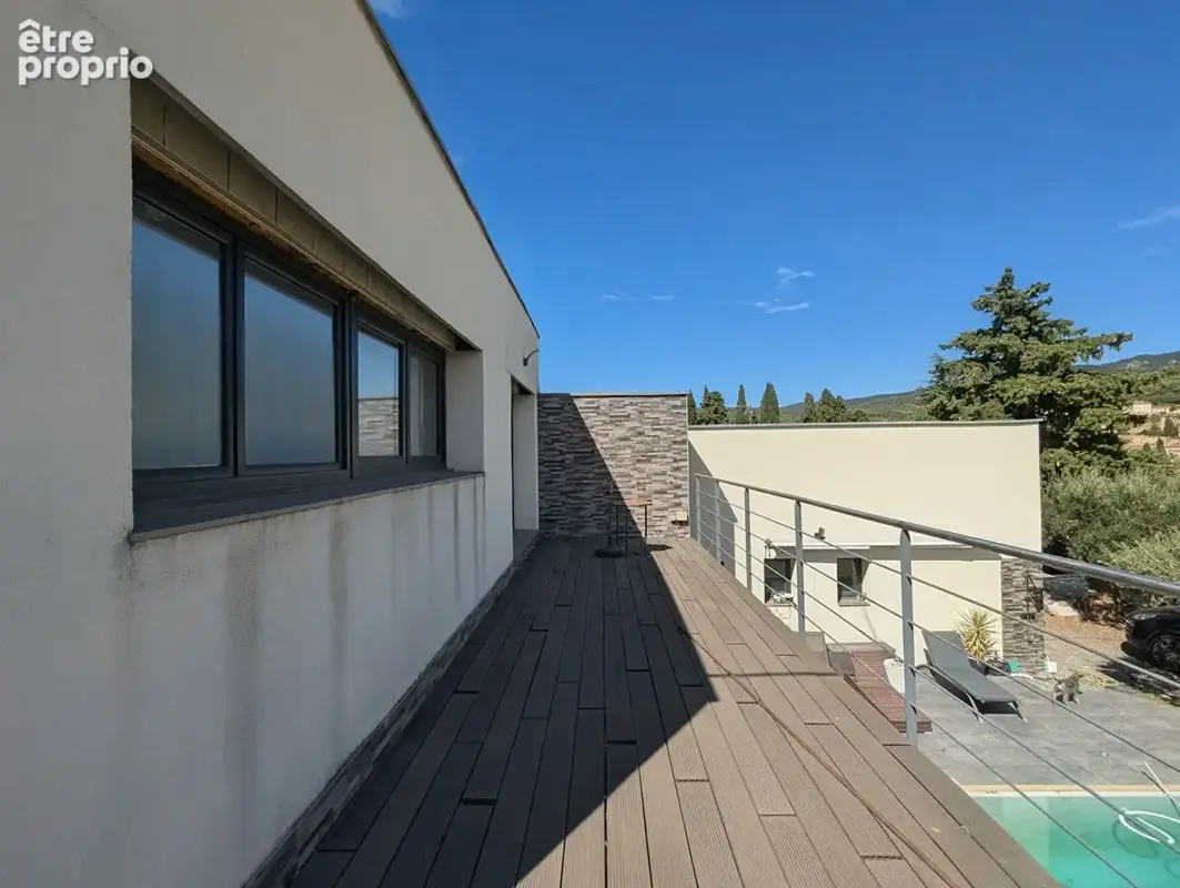 AUPS, superbe villa contemporaine avec piscine proche du village. - photo 11