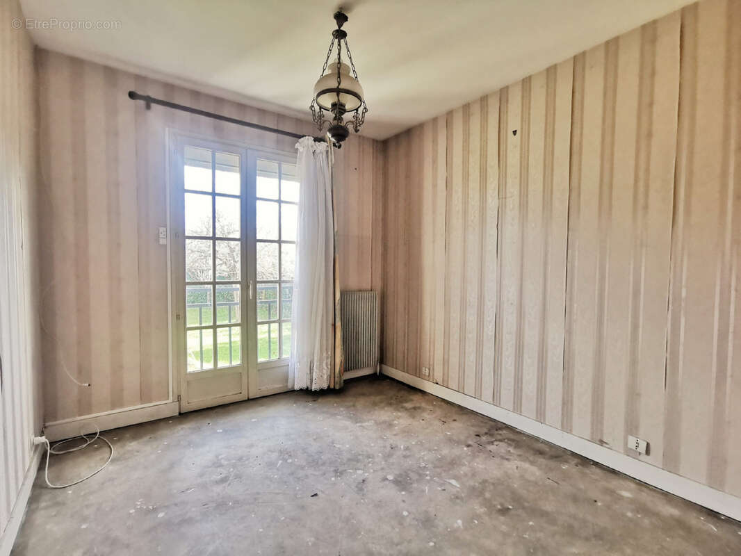 MAISON INDIVIDUELLE DE PLAIN-PIED avec sous-sol total sur 1000m2 de terrain arboré - photo 8