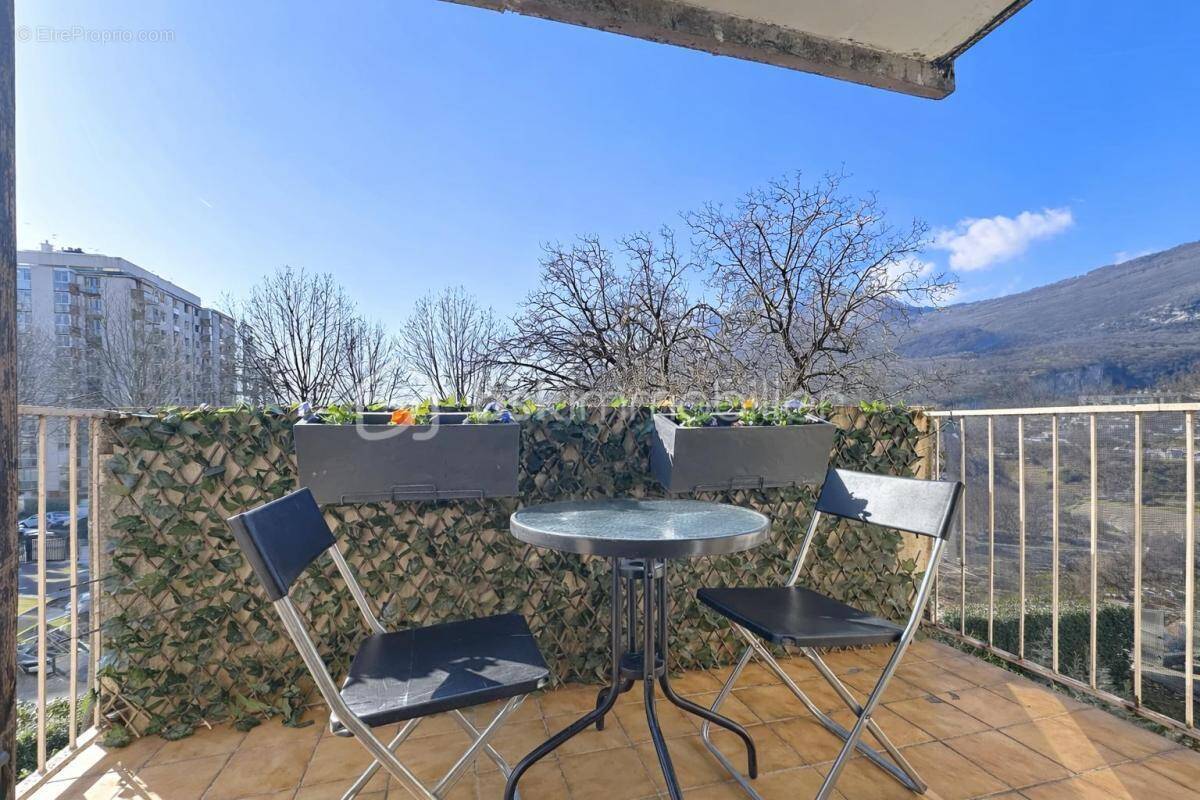 Appartement à FONTAINE