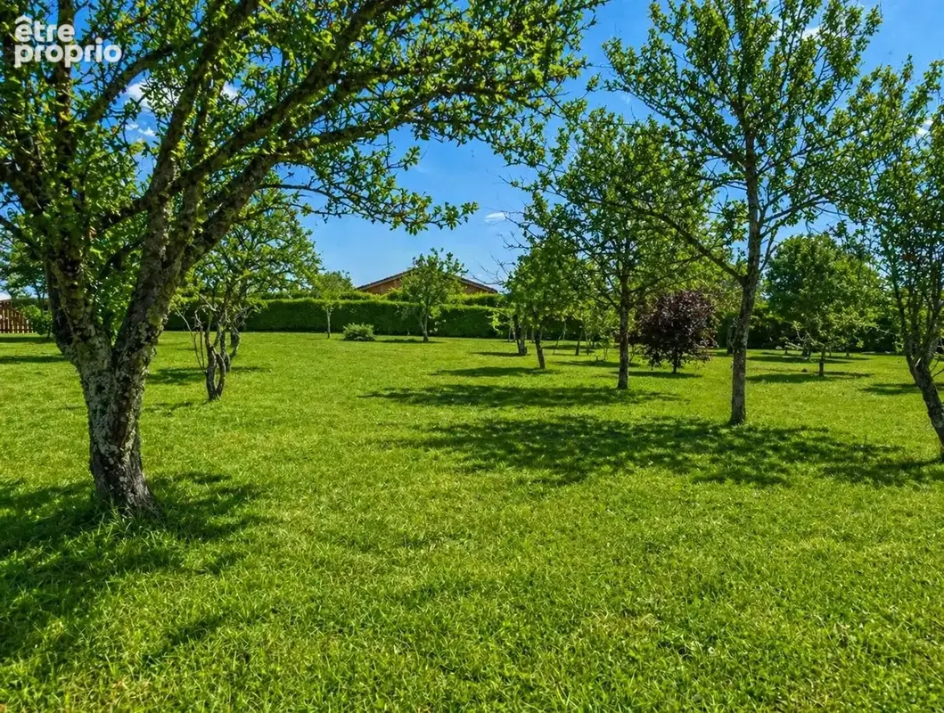 Terrain à MENSIGNAC
