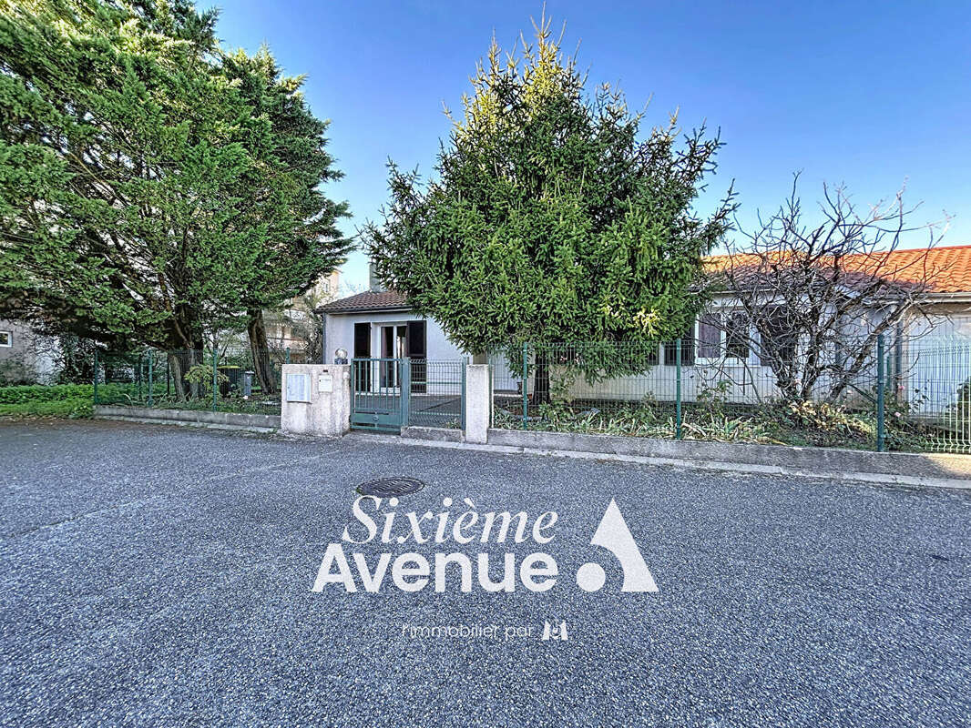 Maison à DECINES-CHARPIEU