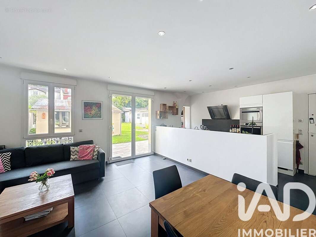 Photo 8 - Appartement à SURESNES